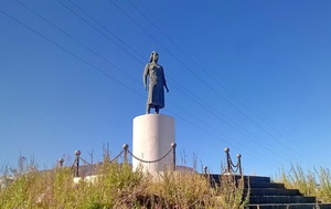 Скульптура «Норильчанка»
