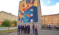 В Норильске торжественно открыли мурал, посвящённый Авраамию Павловичу Завенягину