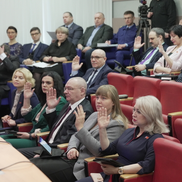 Передать в собственность медикам занимаемые служебные квартиры не представляется возможным