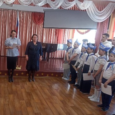В Снежногорске прошла линейка, посвящённая окончанию учебного года