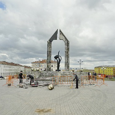 В Норильске идет капитальный ремонт мемориала «Черный тюльпан»