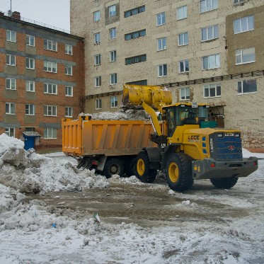С начала зимы с улиц и дорог Норильска вывезено около 332 тысяч тонн снега