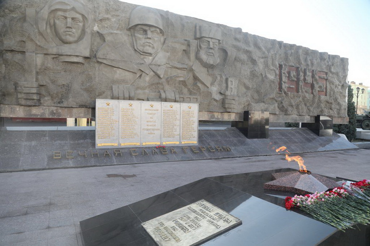 Памятник героям Войны и Труда